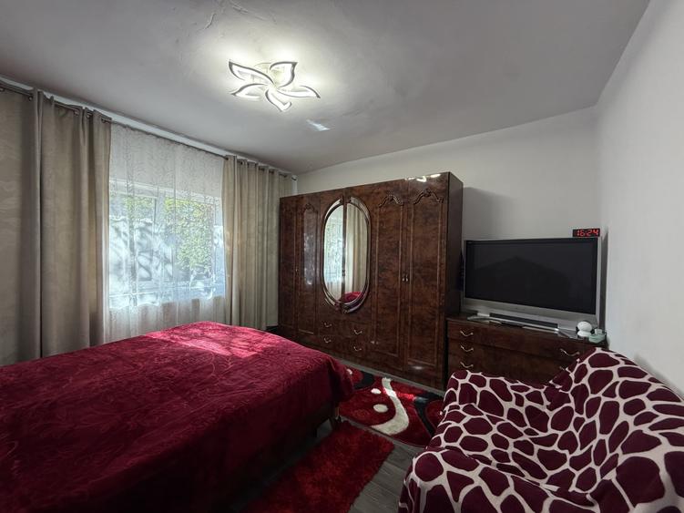 Casă individuală cu 5 camere cu Canalizare în Utvin