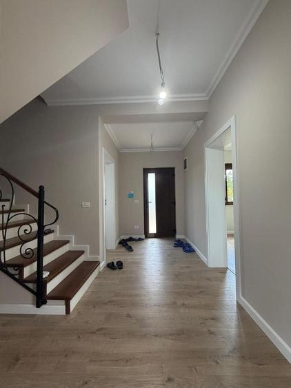 Duplex cu 5 camere cu Canalizare în Dumbrăvița