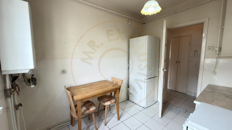 Apartament cu 2 camere semidecomandat, mobilat în Carei