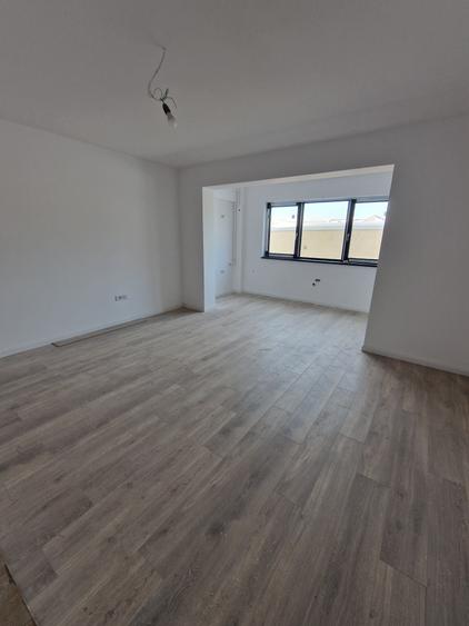 Apartament cu 3 camere semidecomandat în Brâncoveanu