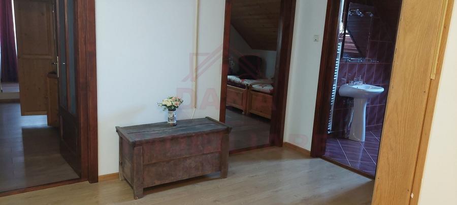 Casă individuală cu 10 camere cu Canalizare în Marga