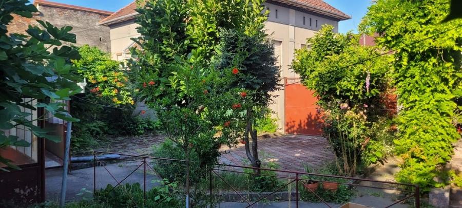 Casă individuală cu 5 camere cu Canalizare în Central