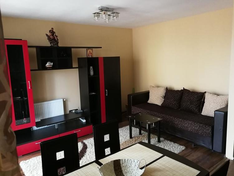 Apartament cu 2 camere semidecomandat în Crinț