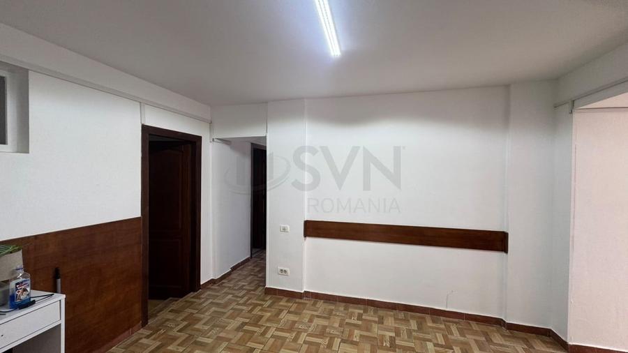 Apartament cu 15 camere circular în P-ța Unirii