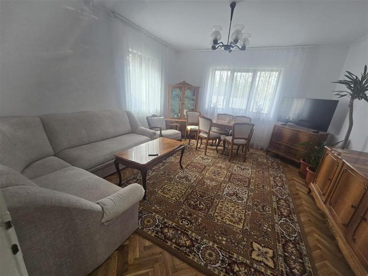 Apartament cu 3 camere decomandat, mobilat în Exterior Est
