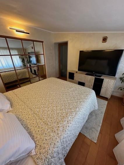 Apartament cu 5 camere decomandat, mobilat în Capitol