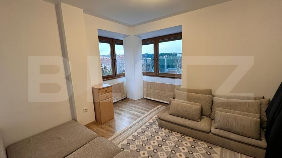 Apartament cu 4 camere decomandat, mobilat în Centru Civic