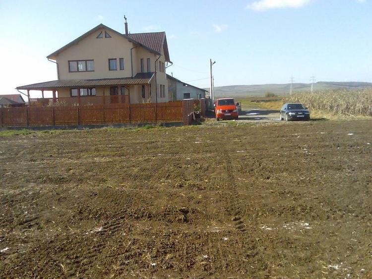 Teren de 3935 mp, în Nazna