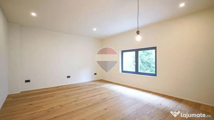 Apartament cu 3 camere decomandat în Centrul Istoric