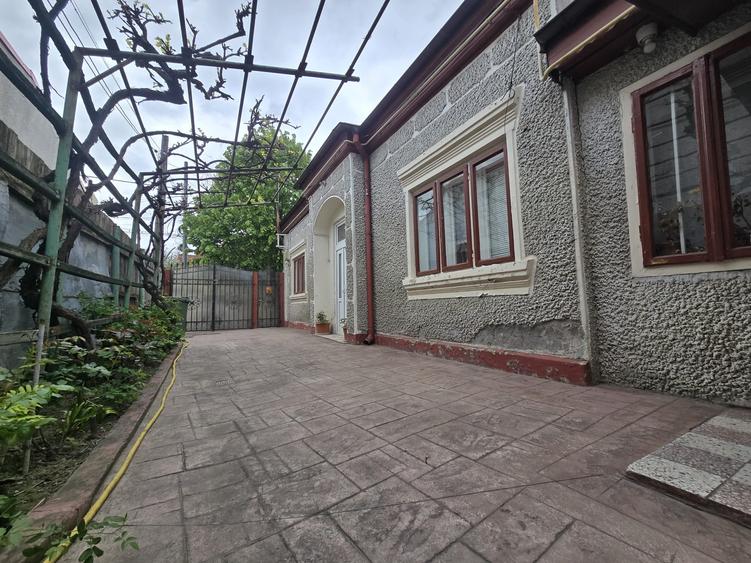 Casă individuală cu 5 camere cu Garaj în Călărași