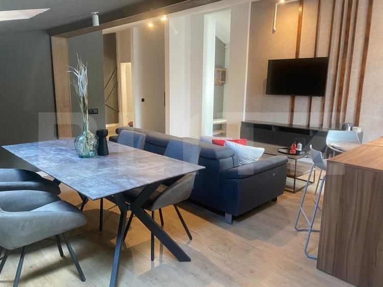 Apartament cu 3 camere semidecomandat, mobilat în Florești