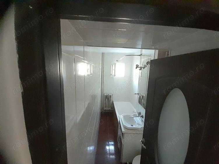 Apartament cu 3 camere semidecomandat în Mircea cel Bătrân