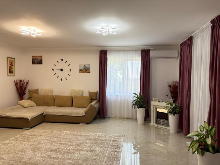 Casă individuală cu 3 camere cu Canalizare în Central