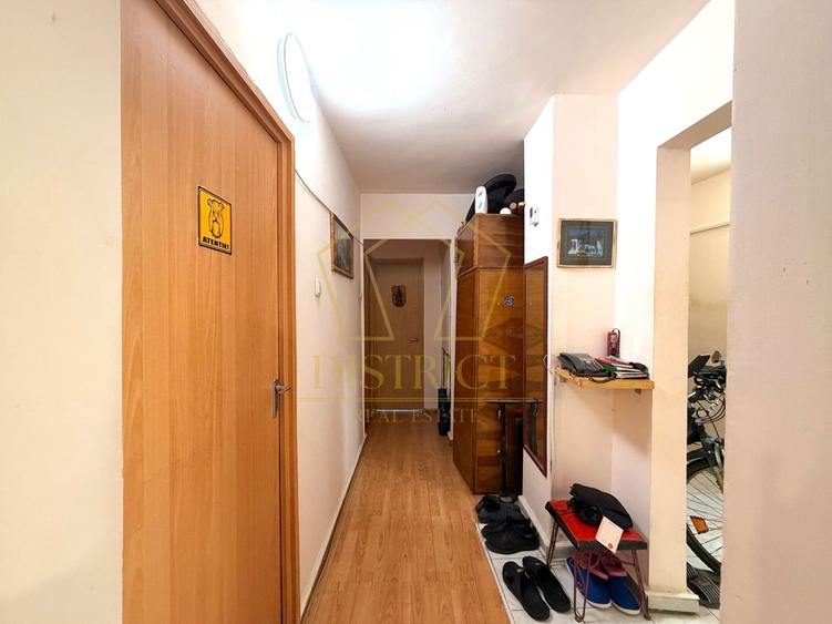 Apartament cu 4 camere decomandat în Lipovei
