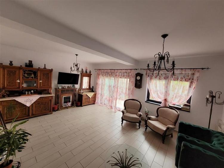 Casa moderna tip triplex 4 camere zona Selimbar - 2