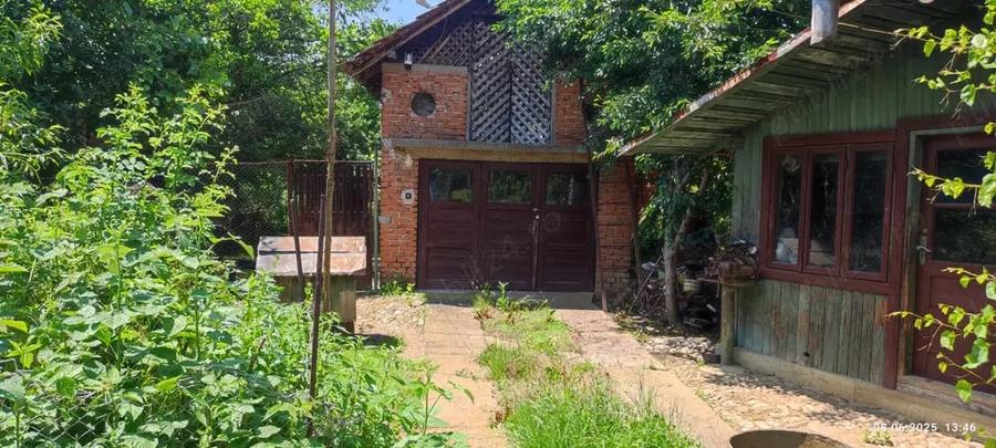 Casă cu 4 camere cu Teren 2700 Mp în Teiș