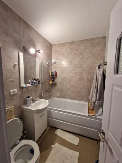 Apartament cu 2 camere semidecomandat, mobilat în Tomis II
