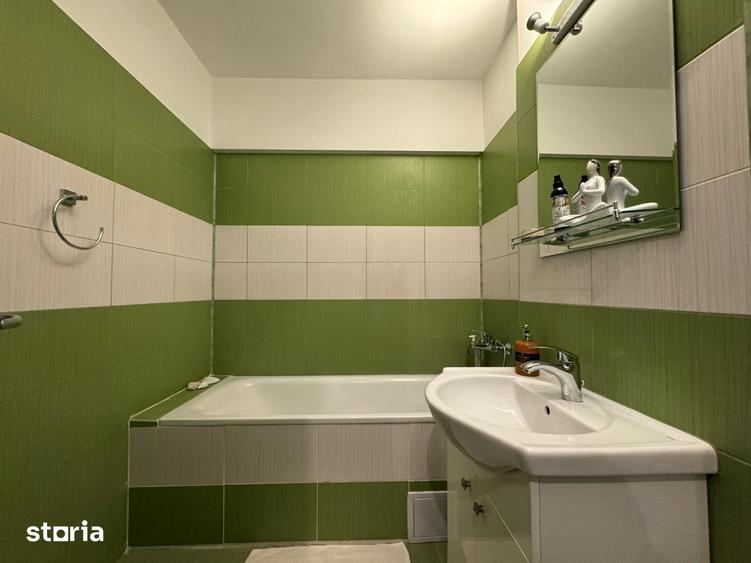 Apartament cu 3 camere semidecomandat în Victoriei