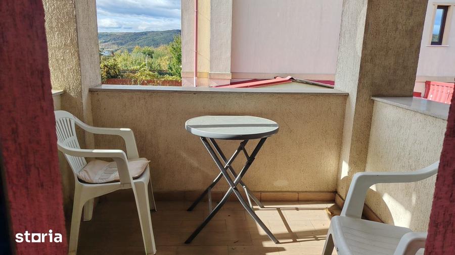 Casă cu 6 camere cu Teren 882 Mp în Bănești