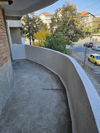Apartament cu 2 camere decomandat în Baba-Dochia