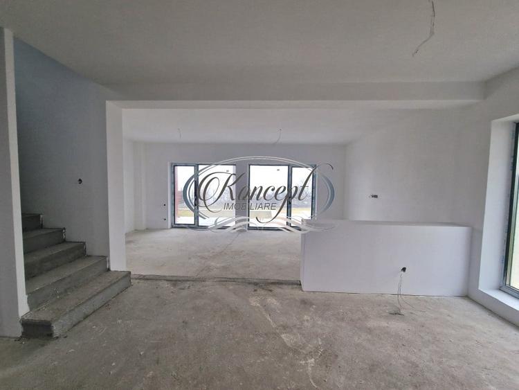 Duplex cu 6 camere cu Canalizare în Feleacu