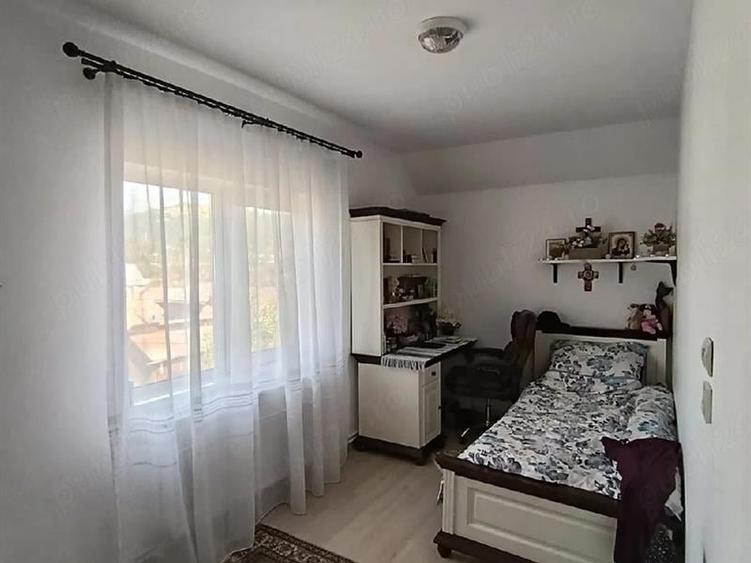 Casă individuală cu 2 camere cu Teren 250 Mp în Central