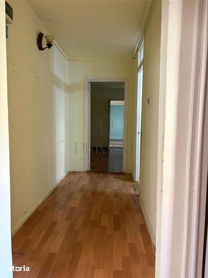 Apartament cu 3 camere semidecomandat în Est