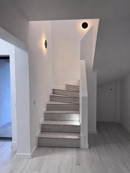 Casă cu 4 camere cu Teren 369 Mp în Odăile