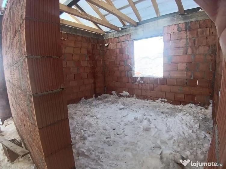 Casă cu 2 camere cu Teren 500 Mp în Central