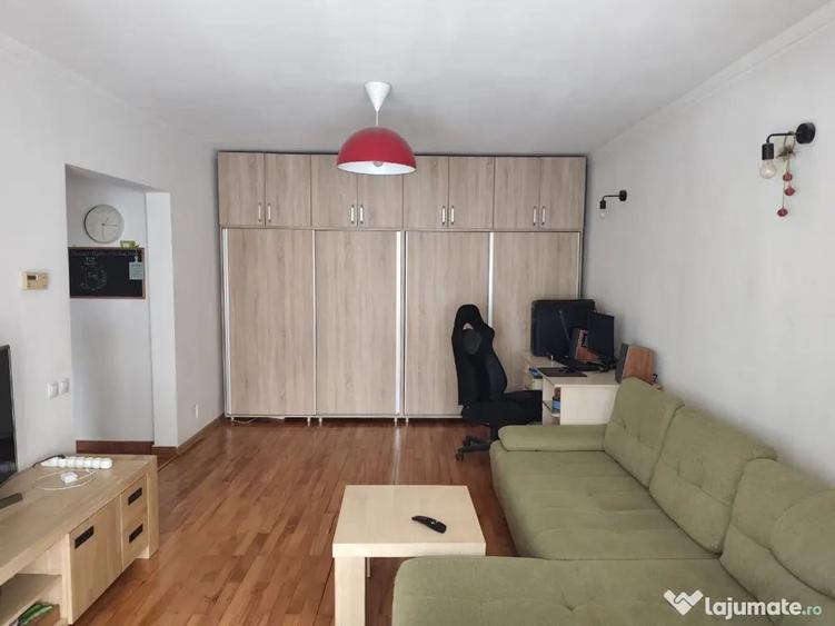 Apartament cu 2 camere decomandat în Republicii