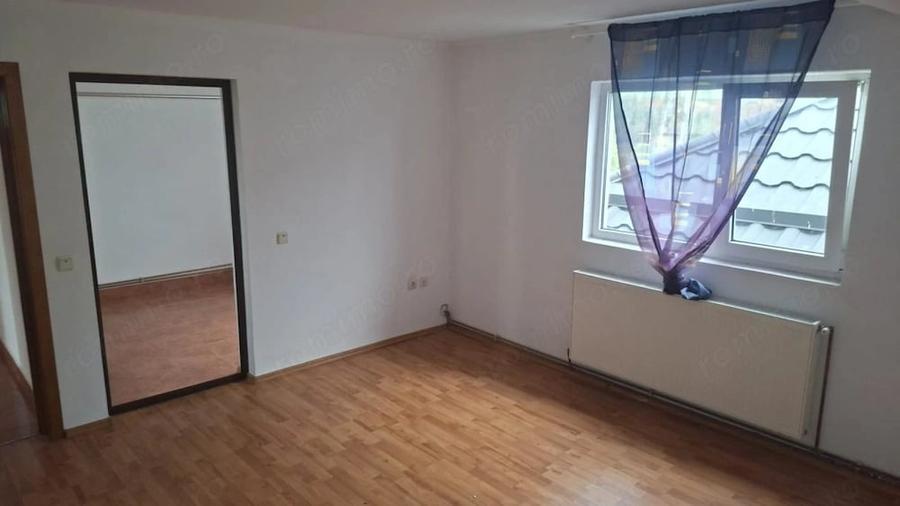 Casă cu 5 camere cu Teren 219 Mp în Trivale