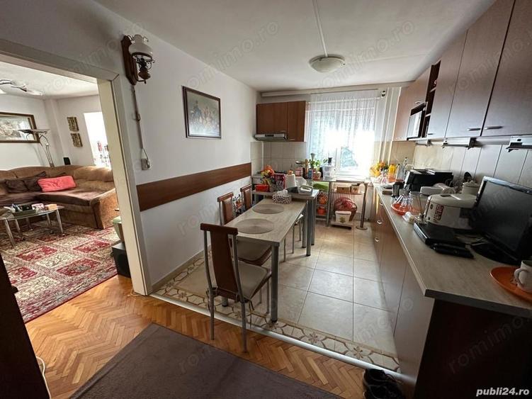 Apartament cu 4 camere decomandat în P-ța Unirii