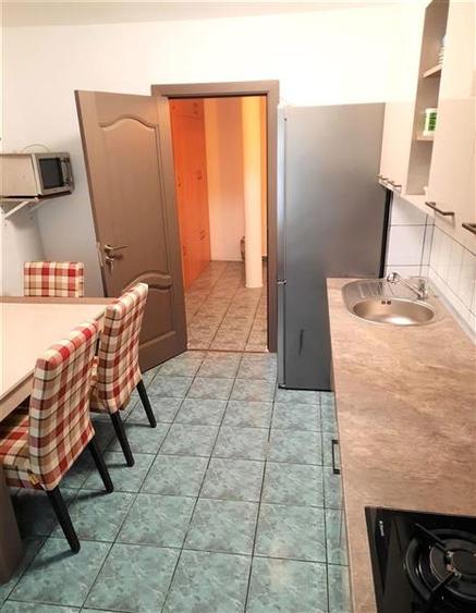 Apartament cu 3 camere decomandat, mobilat în Central
