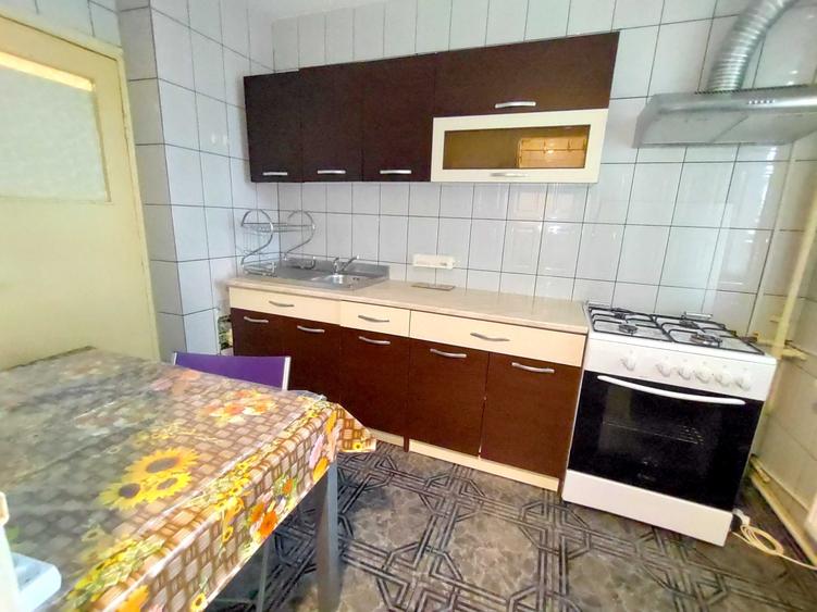 Apartament cu 3 camere decomandat în Drumul Taberei