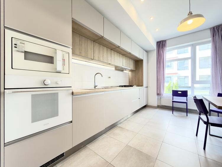 Apartament cu 3 camere decomandat, mobilat în Barbu Văcărescu