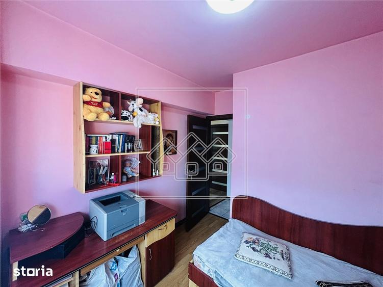 Apartament cu 4 camere decomandat în Șelimbăr