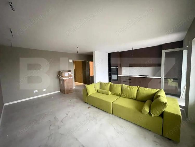 Apartament cu 3 camere decomandat, mobilat în Rovine