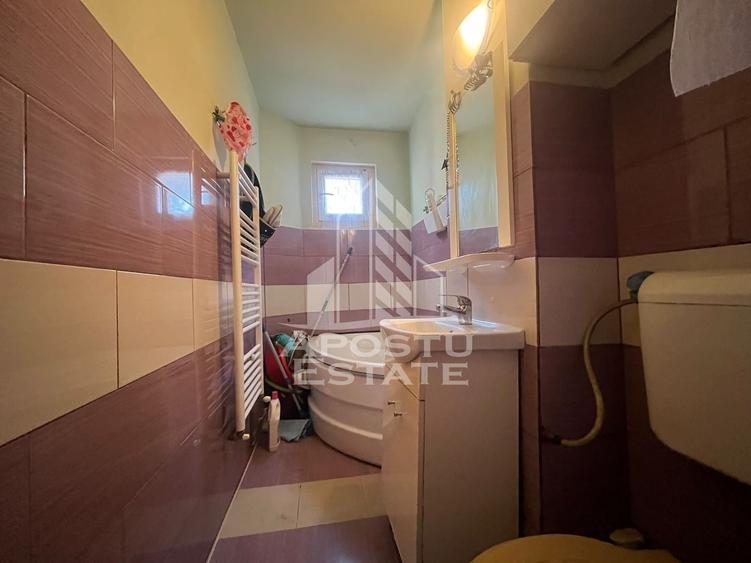 Apartament cu 3 camere decomandat, mobilat în Aurel Vlaicu