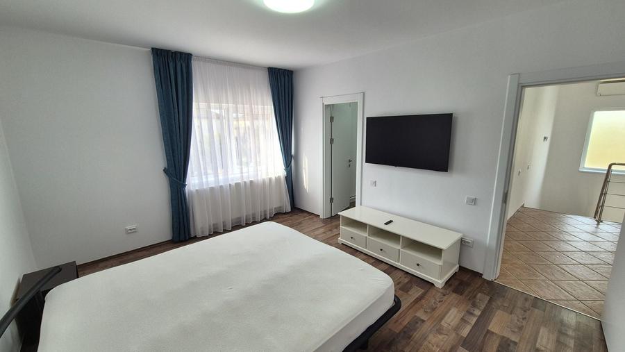 Casă individuală cu 5 camere cu Canalizare în Est