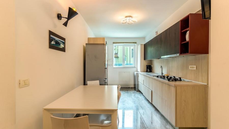 Apartament cu 2 camere decomandat, mobilat în Central