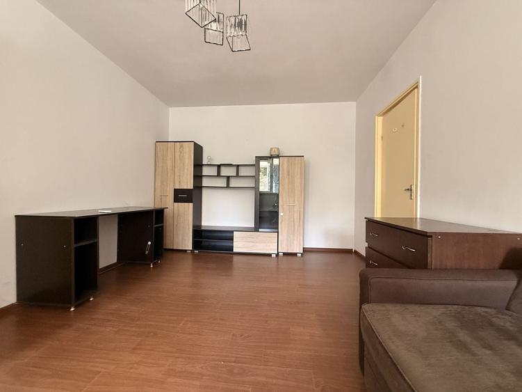 Apartament cu 2 camere semidecomandat, mobilat în 1 Mai