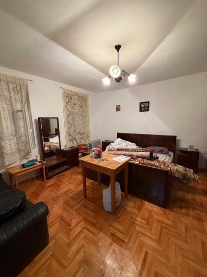 Casă cu 3 camere în Central