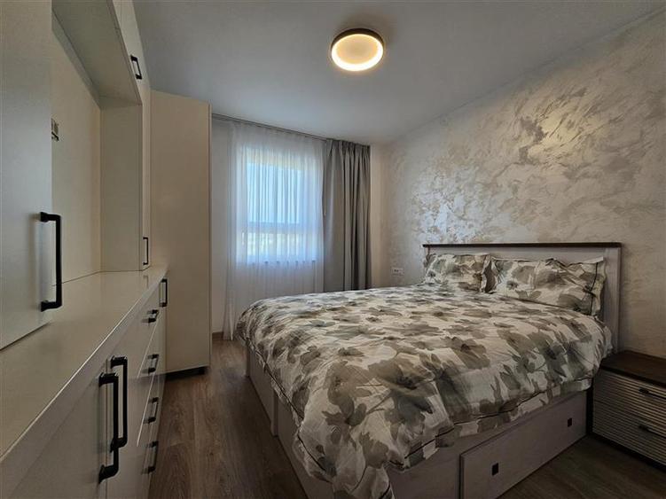 Apartament cu 3 camere decomandat, mobilat în Tractorul