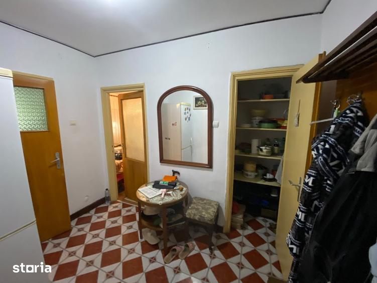 Apartament cu 3 camere semidecomandat în Vatra Luminoasă