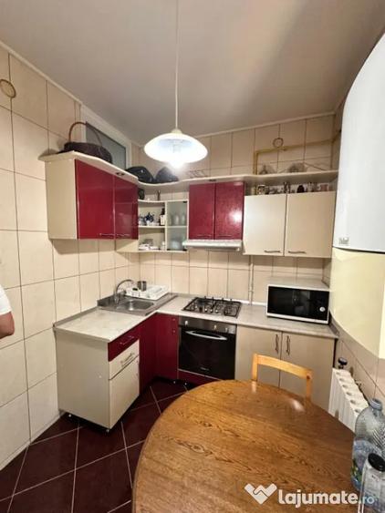 Apartament cu 3 camere semidecomandat în Peninsula