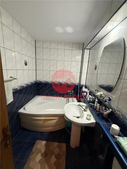 Apartament cu 4 camere decomandat în Inel II