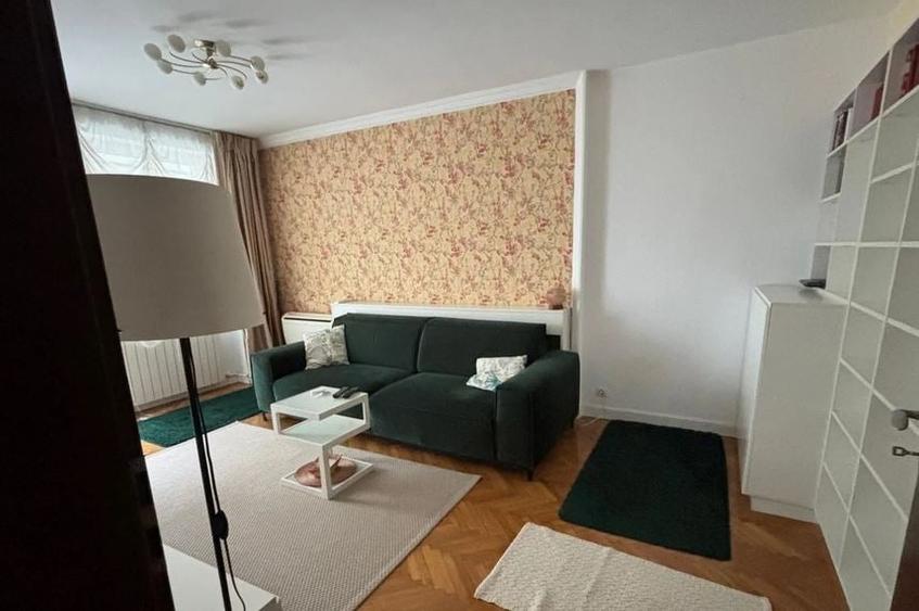 Apartament cu 3 camere decomandat, mobilat în Tineretului