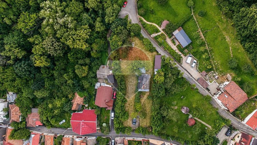 Casă individuală cu 3 camere cu Teren 1498 Mp în Schei