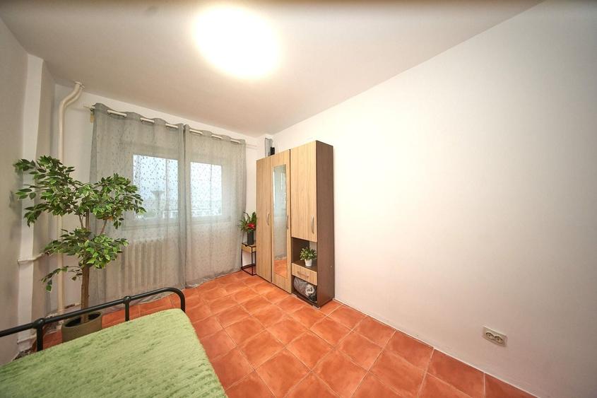 Apartament cu 3 camere semidecomandat în Dristor
