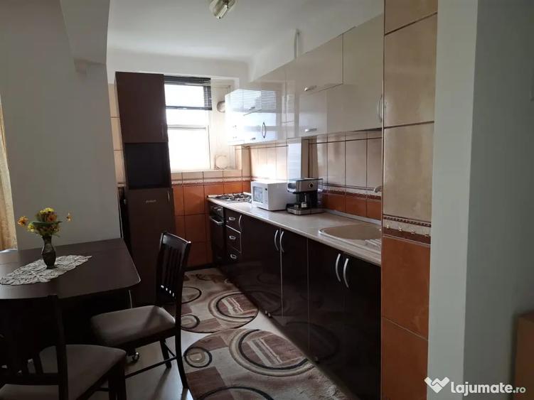Apartament cu 3 camere semidecomandat în Ultracentral